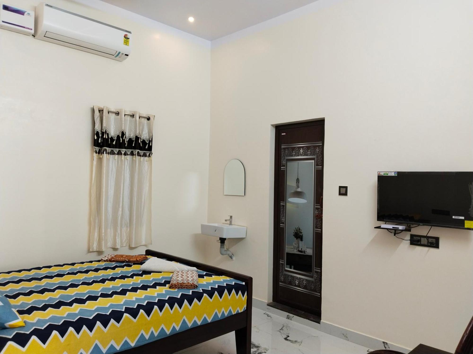 Отель Vedhav Residency Канниякумари Экстерьер фото