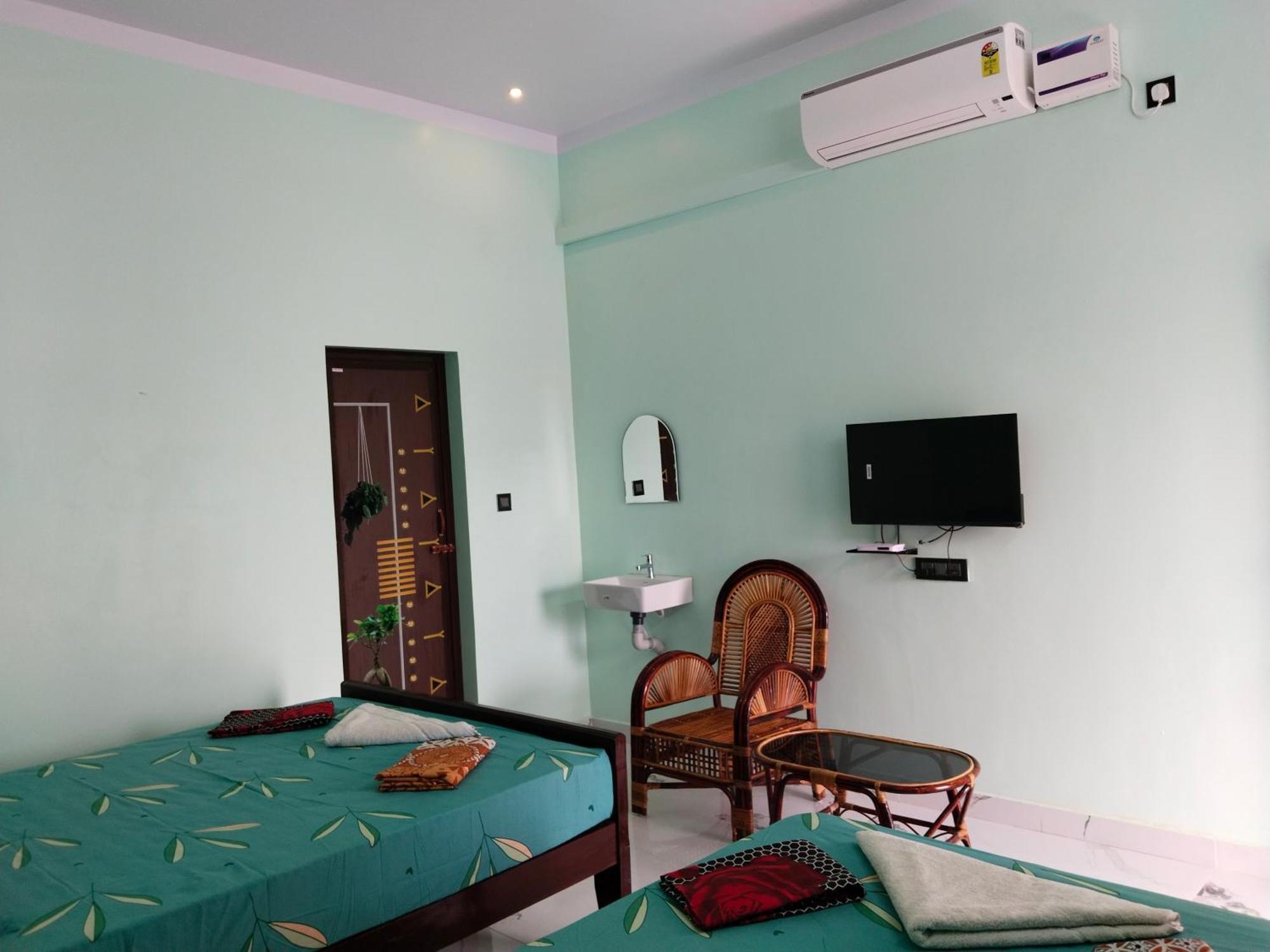 Отель Vedhav Residency Канниякумари Экстерьер фото