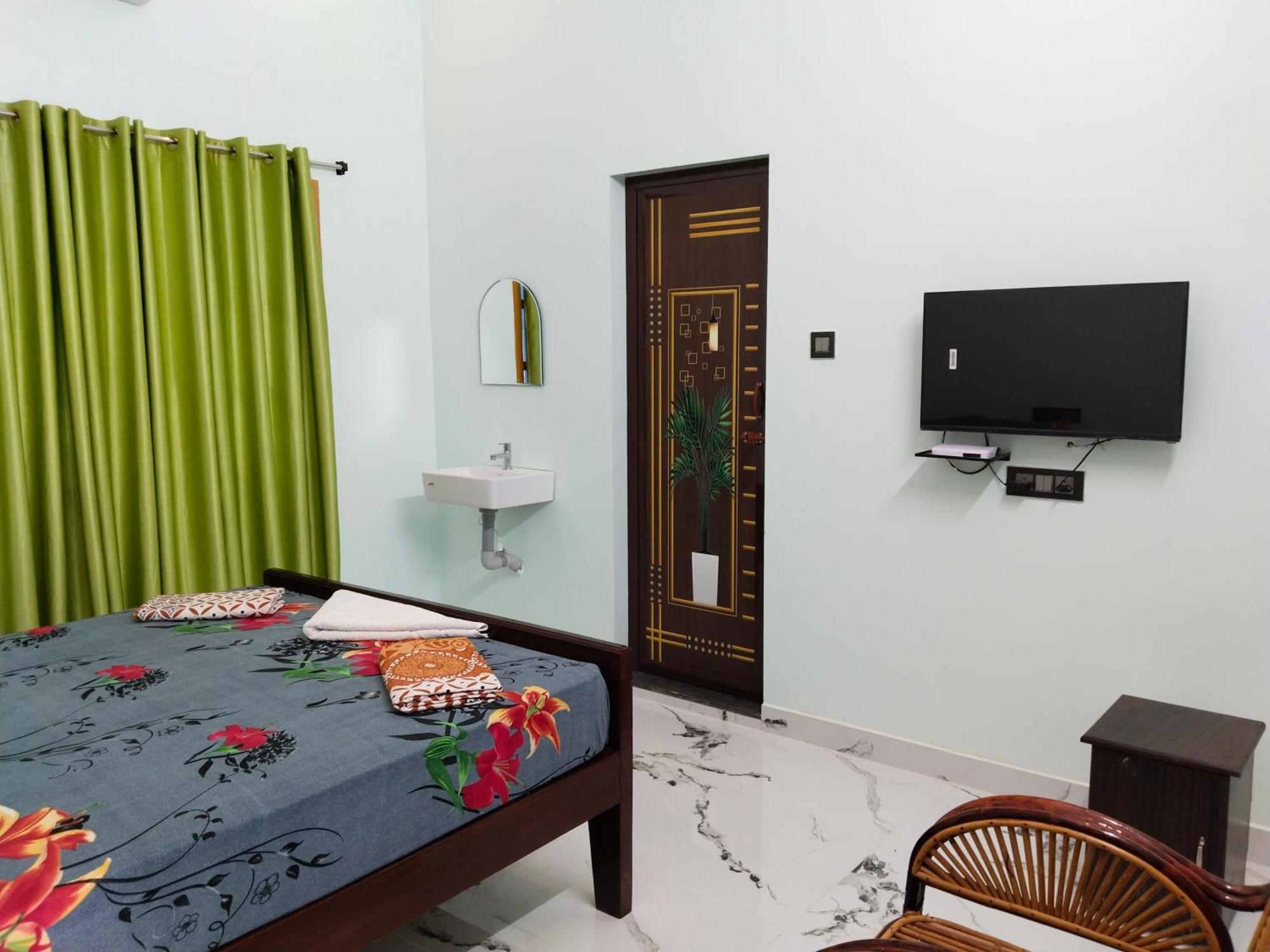 Отель Vedhav Residency Канниякумари Экстерьер фото
