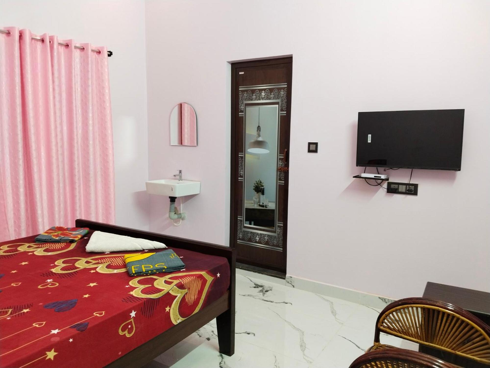 Отель Vedhav Residency Канниякумари Экстерьер фото